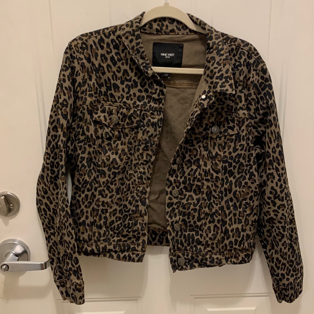Nine West Cropped leopard print denim jacket